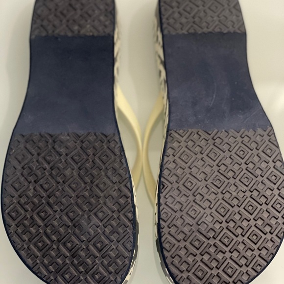 TORY BURCH
Black Patent Leather Ballet Flat - Picture 3 of 3